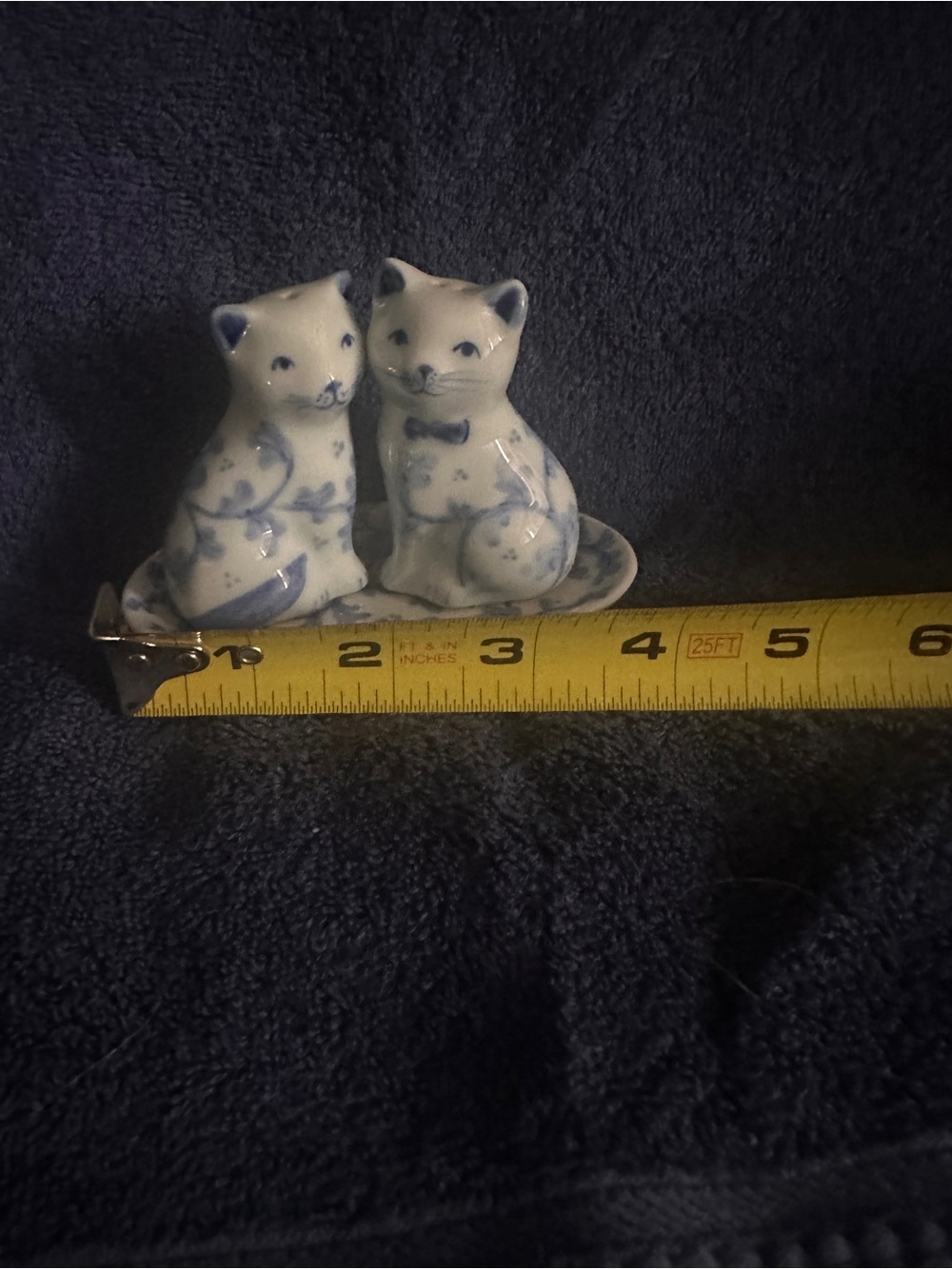 Vintage Andrea By Sadek Porcelain Cats Blue & White Salt/Pepper Shakers w/ Tray - Picture 3 of 5
